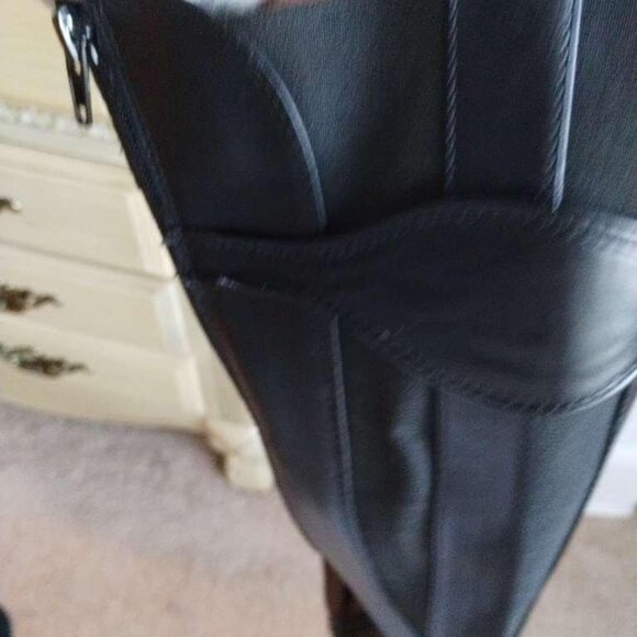 BLACK LEATHER KNEE HIGH BOOTS W/ELASTIC BACK - Picture 4 of 7